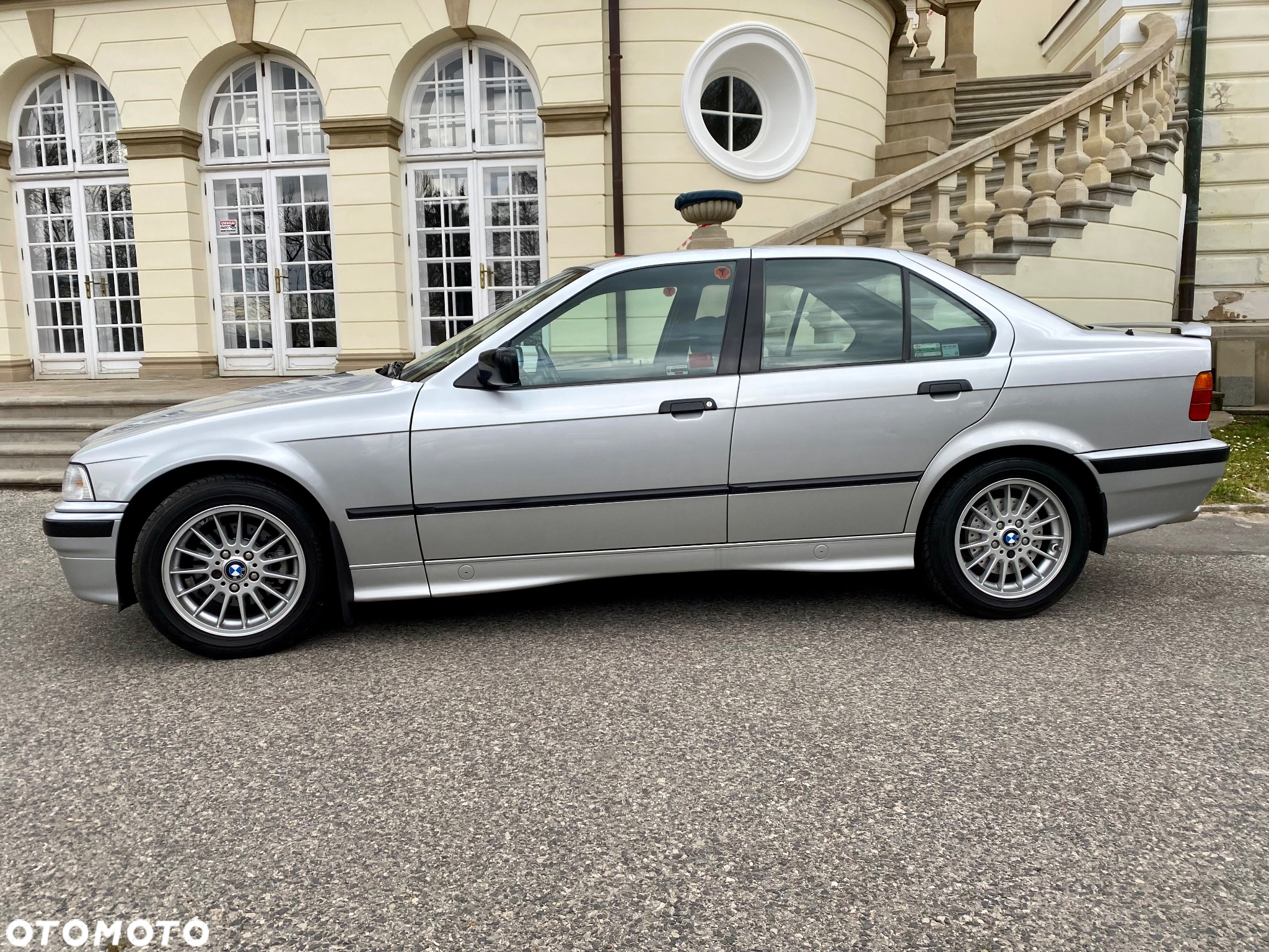 BMW Seria 3 316i Touring - 23