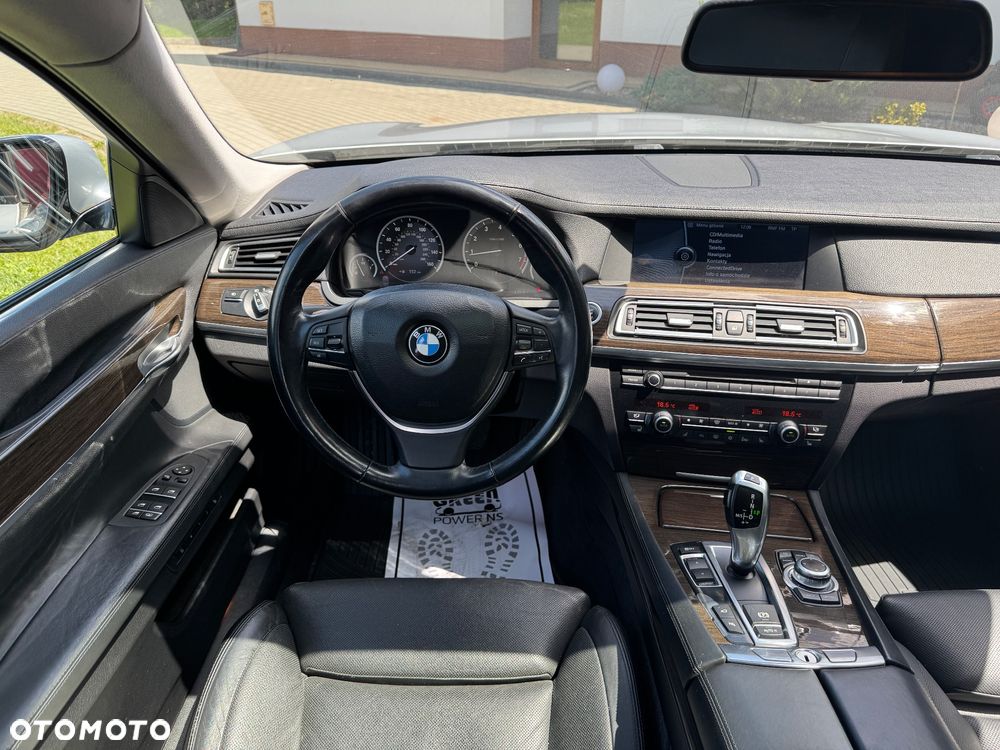 BMW Seria 7 750Li - 16