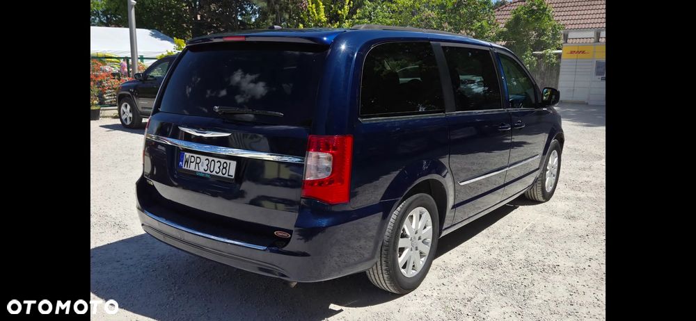 Chrysler Town & Country - 4