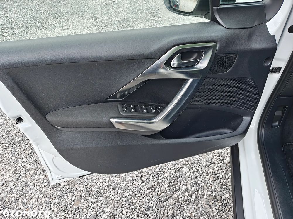 Peugeot 2008 PureTech 110 Stop&Start Business-Line - 11