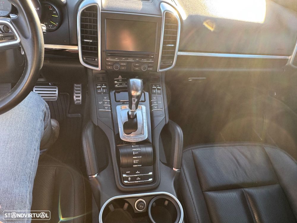 Porsche Cayenne - 26