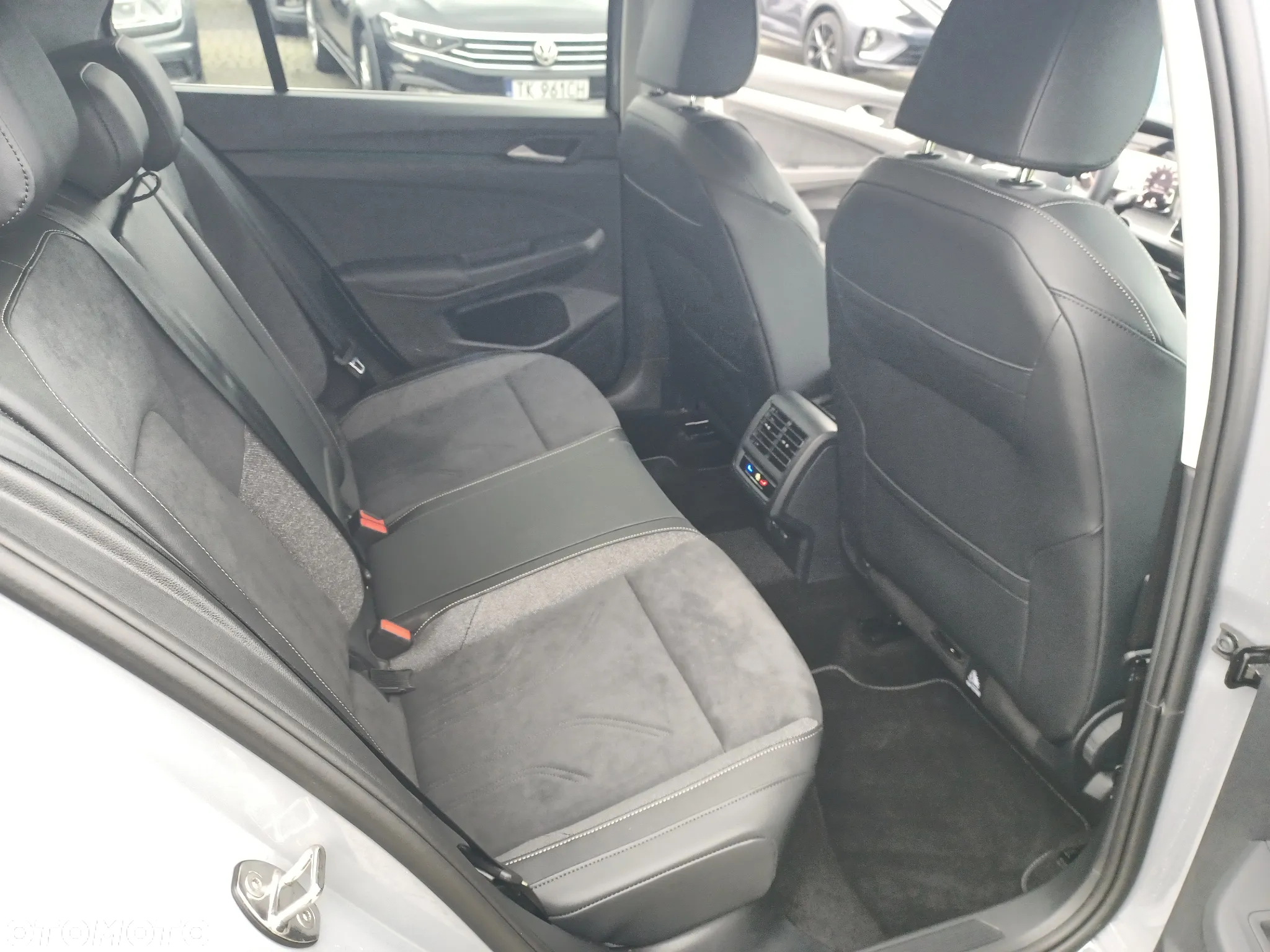 Volkswagen Golf - 12