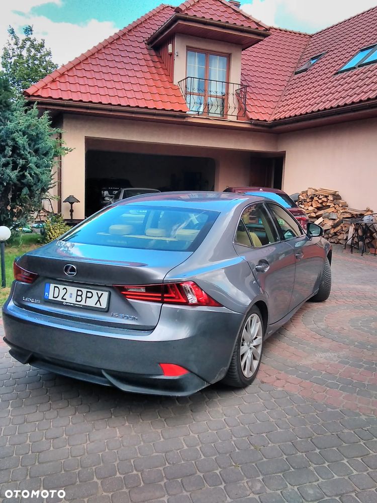 Lexus IS 300h Prestige - 15