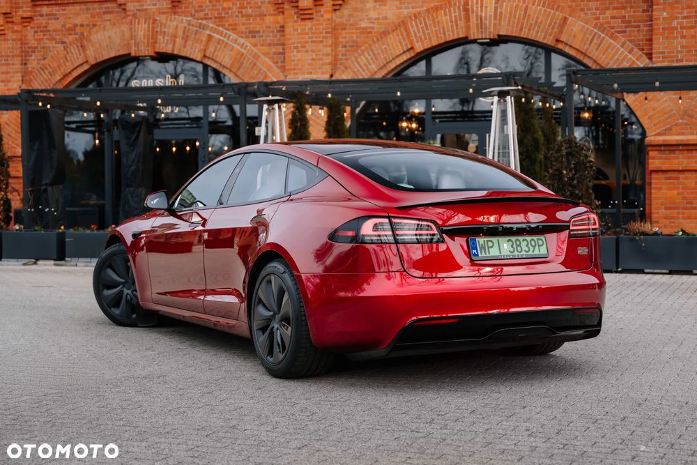 Tesla Model S - 3