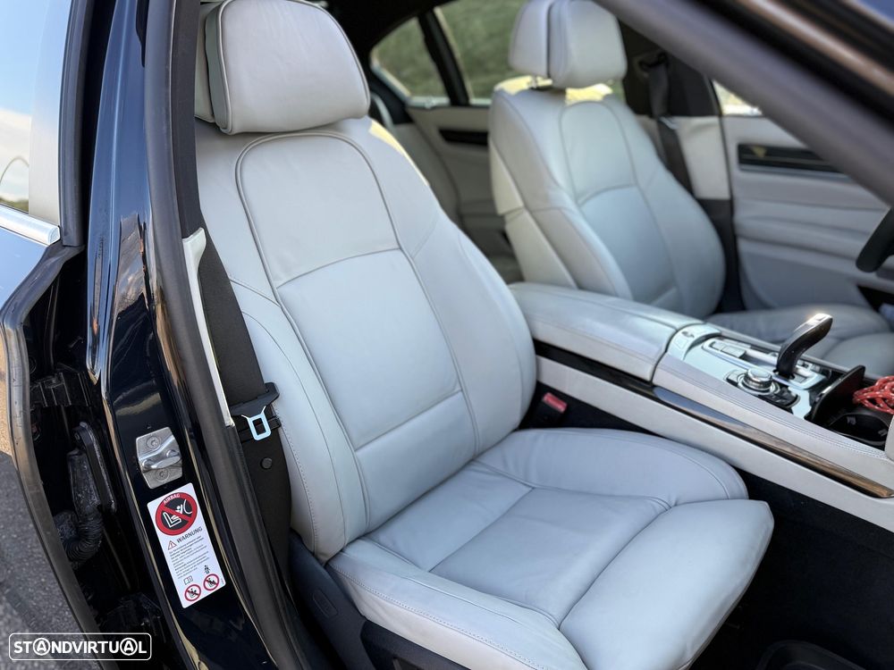 BMW 740 d xDrive Pack M - 16