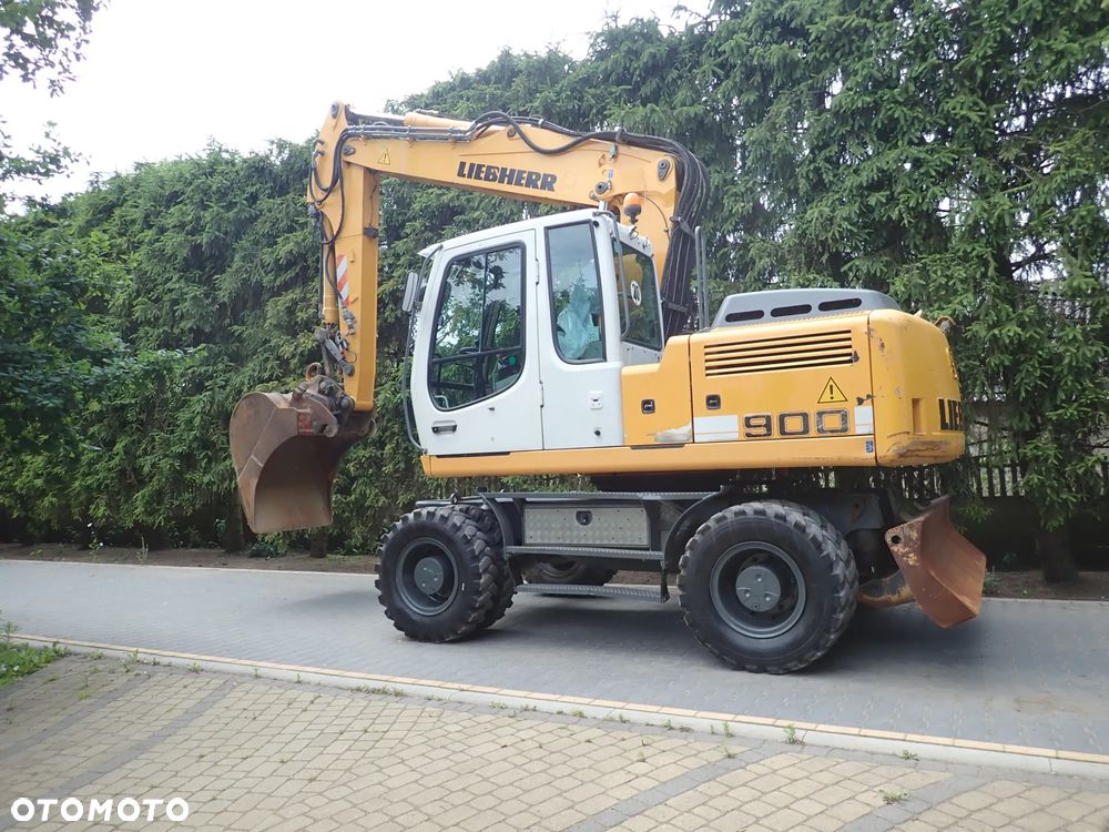 Liebherr A900C