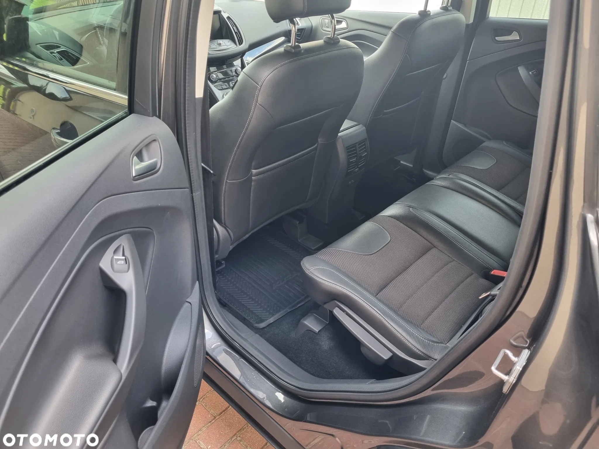 Ford Kuga 1.5 EcoBoost 2x4 Titanium - 10