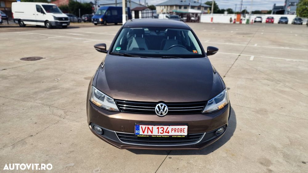 Volkswagen Jetta 1.6 TDI DSG Blue Motion Technology Life - 26