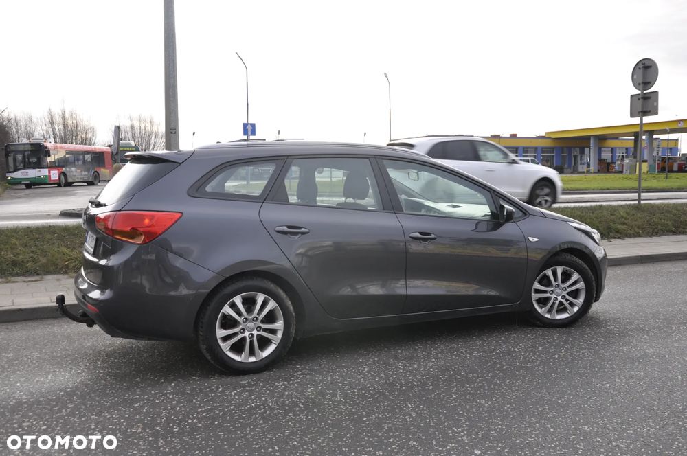 Kia Ceed 1.6 CRDi 128 Fifa World Cup Edition - 6