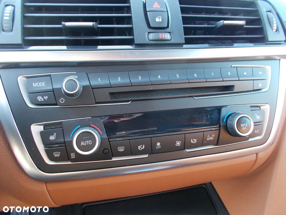 BMW Seria 3 320i Sport-Aut Luxury Line - 25