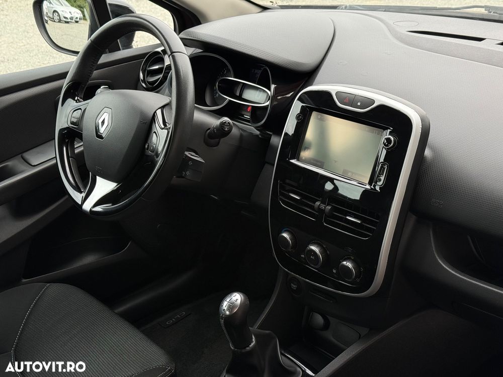 Renault Clio - 11