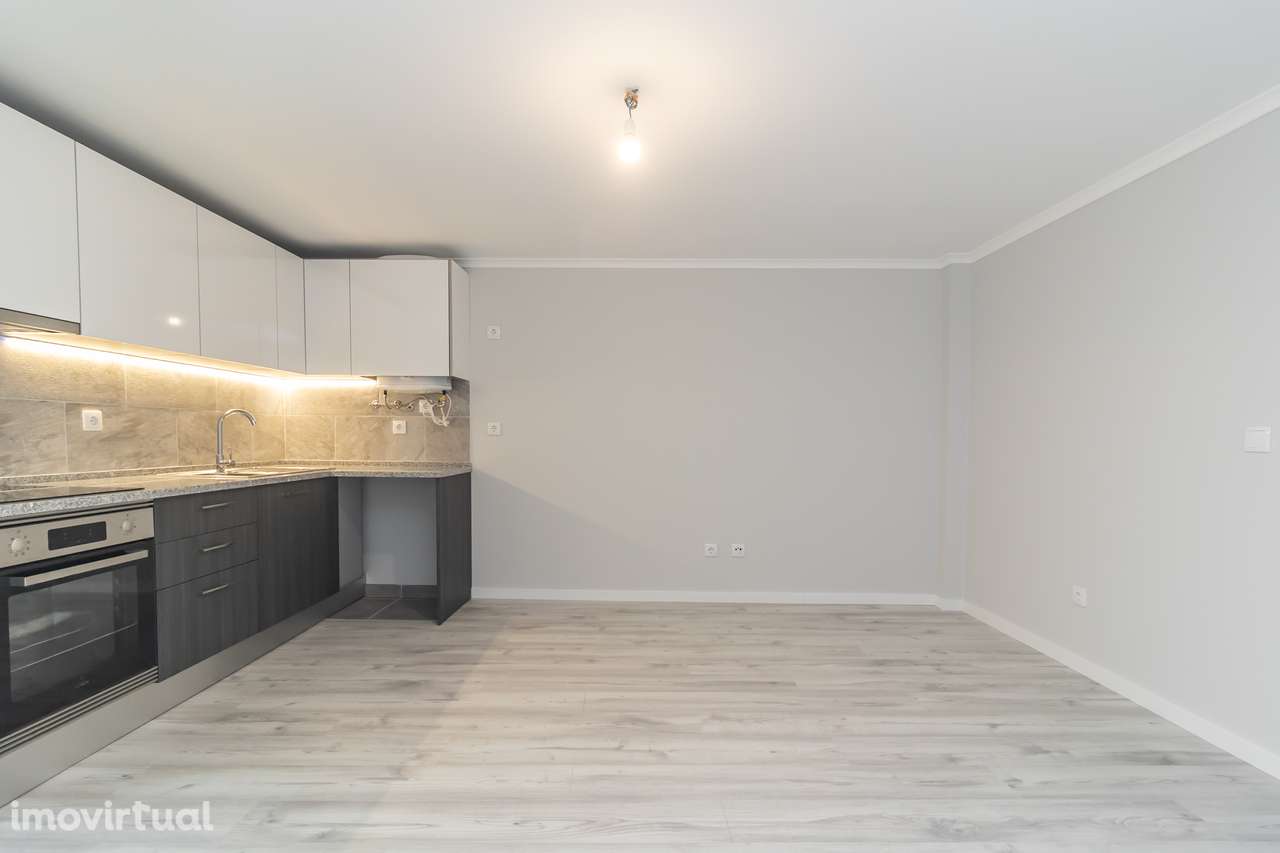 Arrendo Apartamento T2 remodelado- Casal do Marco, Paio Pires – 800Eur - Grande imagem: 2/14