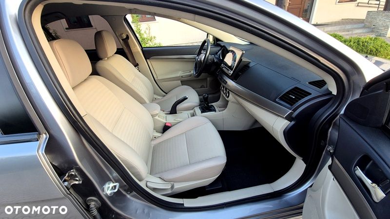 Mitsubishi Lancer 1.6 Invite - 29