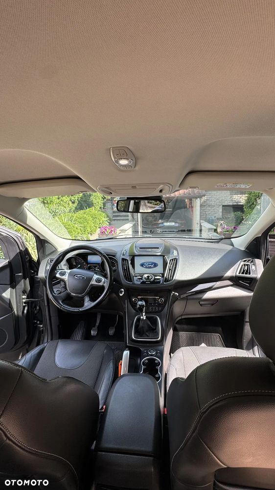 Ford Kuga 1.5 EcoBoost 2x4 Titanium - 4