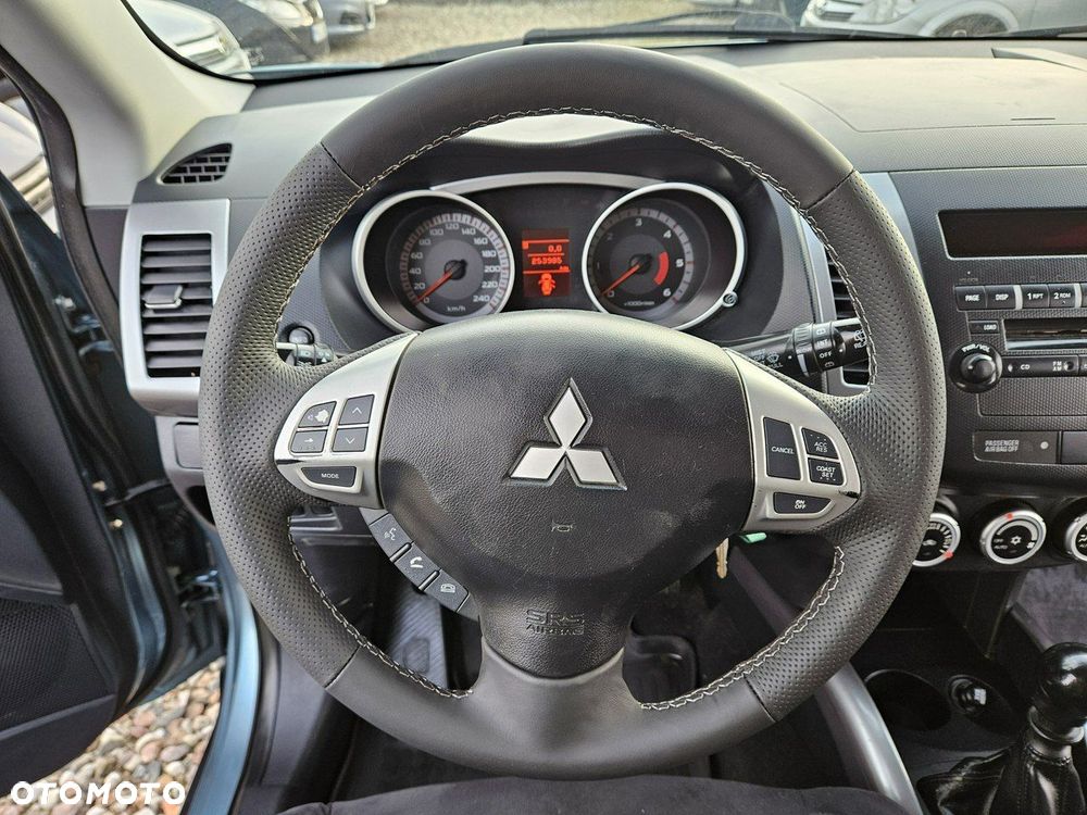 Mitsubishi Outlander - 16