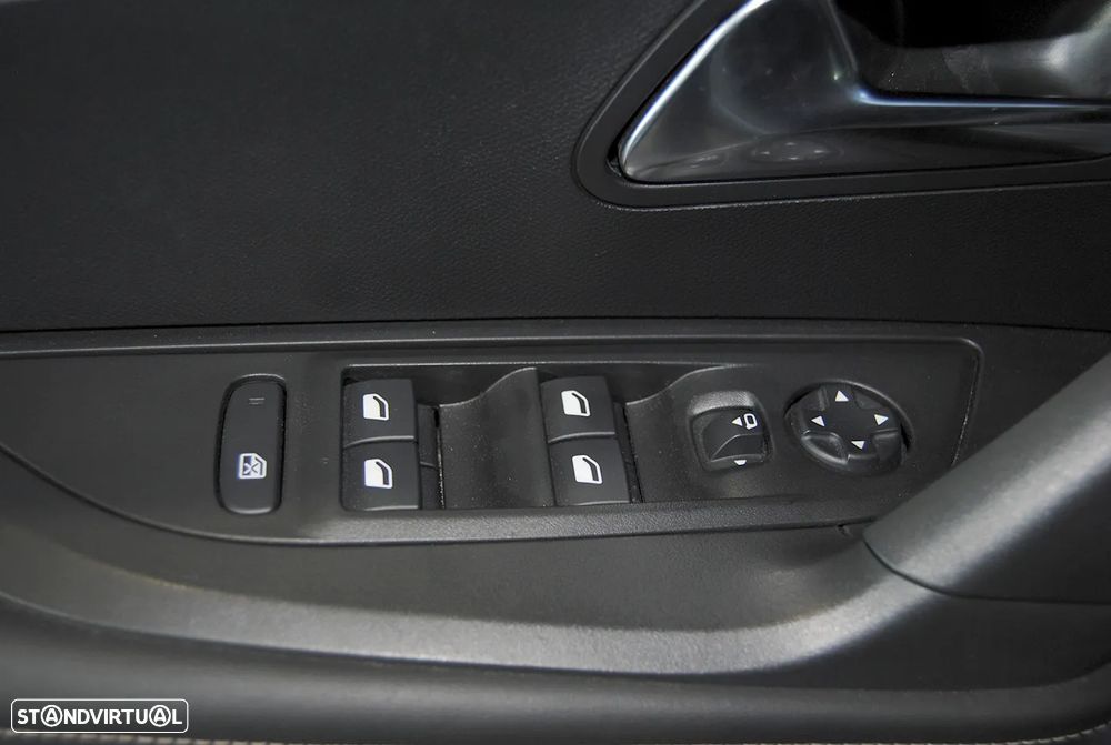 Peugeot 2008 1.2 Hybrid Allure e-DCS6 - 20