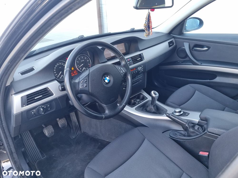 BMW Seria 3 325i - 22