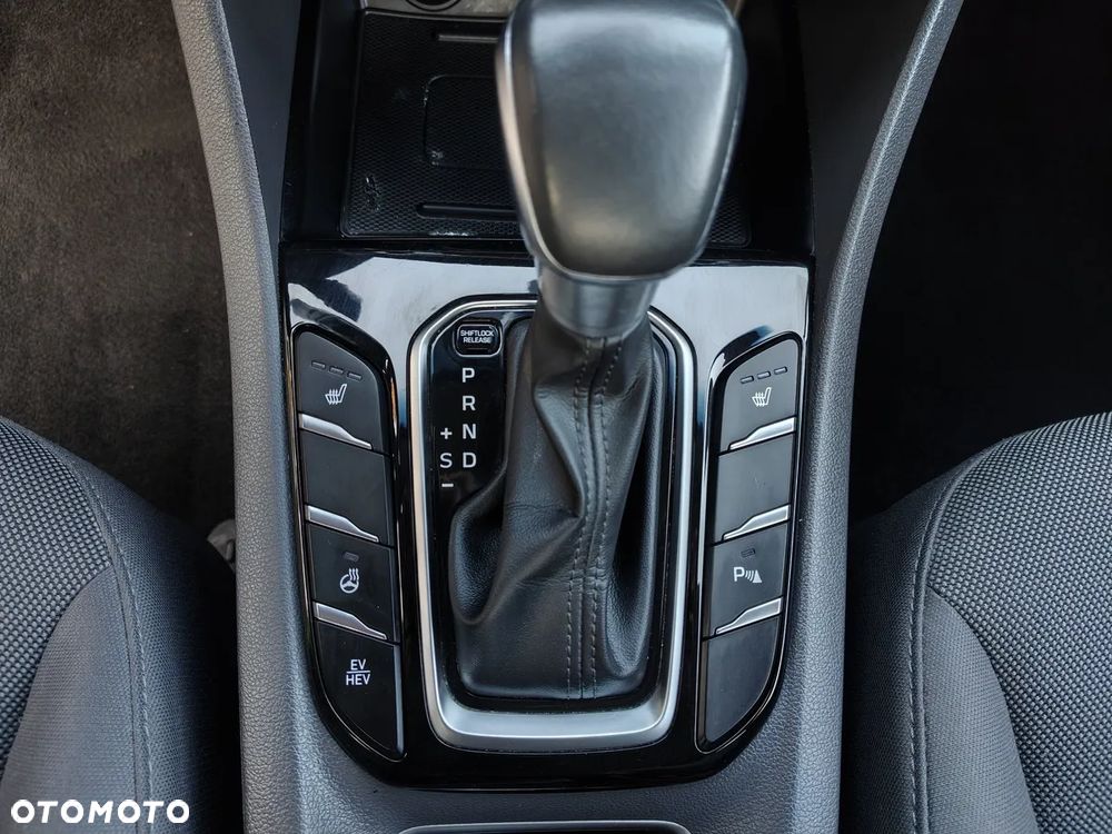 Hyundai IONIQ - 14