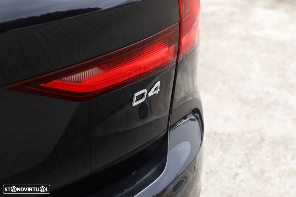 Volvo V90 2.0 D4 Momentum Geartronic - 28