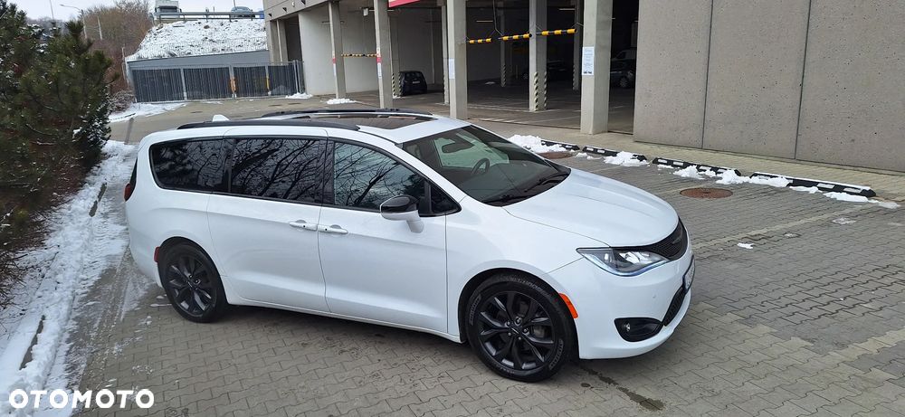 Chrysler Pacifica - 2