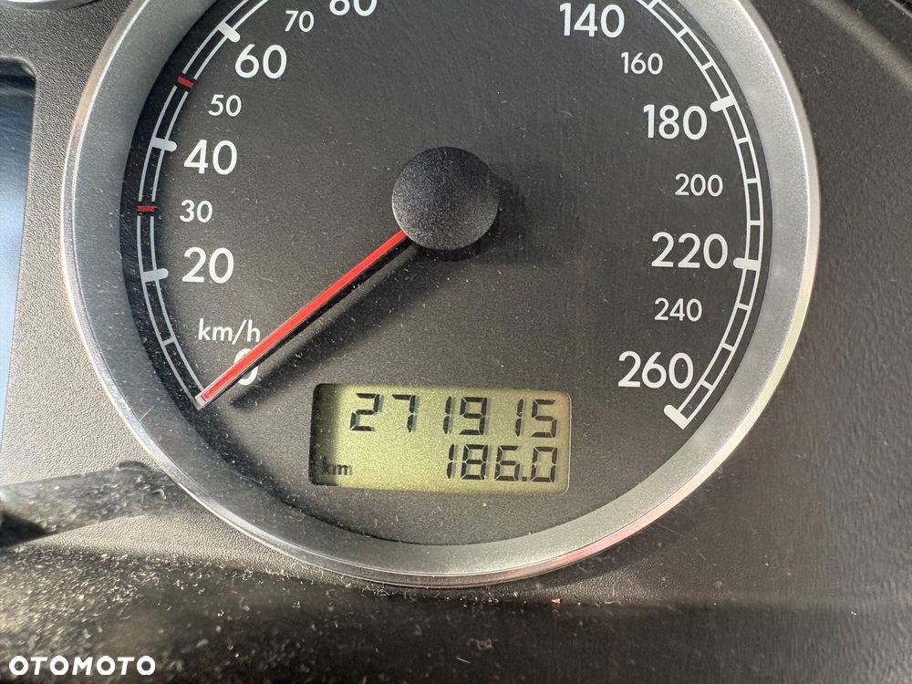 Volkswagen Passat 1.9 TDI Highline Tiptr - 12