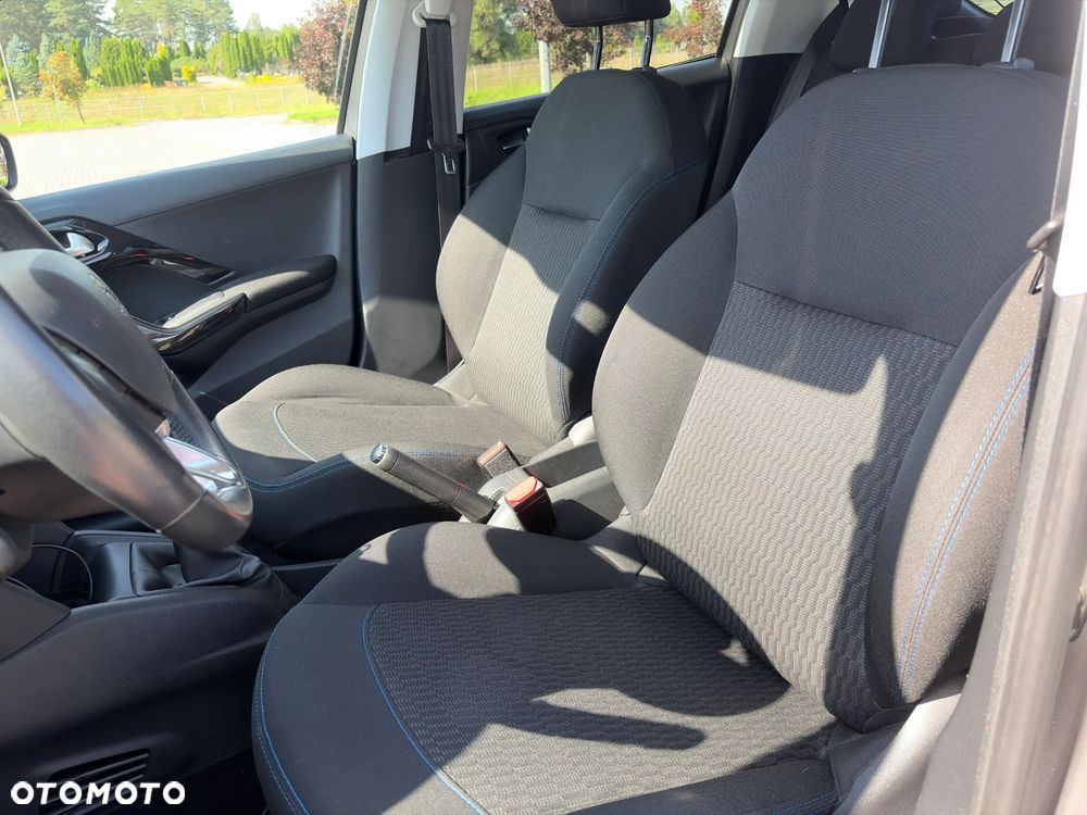 Peugeot 208 1.2 PureTech Style - 12