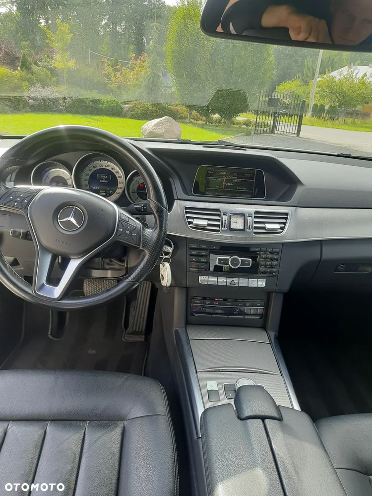 Mercedes-Benz Klasa E 250 T CDI DPF BlueEFFICIENCY Automatik Elegance - 11