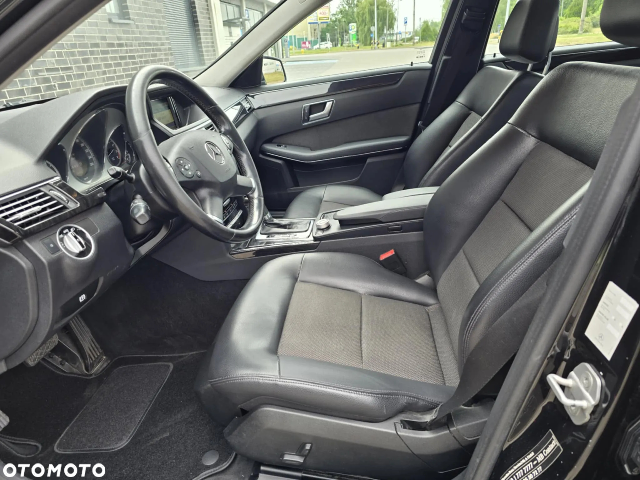 Mercedes-Benz Klasa E 200 T BlueEFFICIENCY 7G-TRONIC Avantgarde - 19