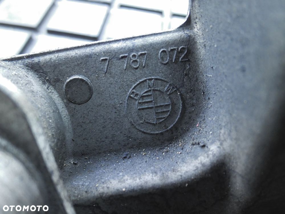 Podstawa obudowa filtra oleju BMW E46 320d 150KM 7787072 - 2