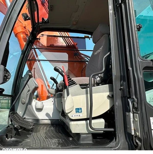 Hitachi ZX350LC-5B - 24