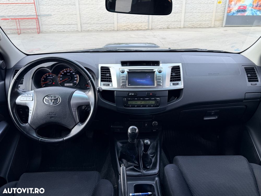Toyota Hilux 4x4 Cabina Dubla Style - 10