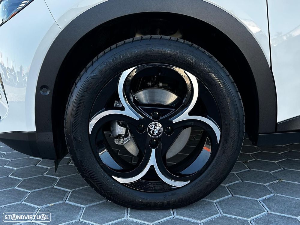 Alfa Romeo Junior 1.2 Speciale eDCT6 — fotografia 7