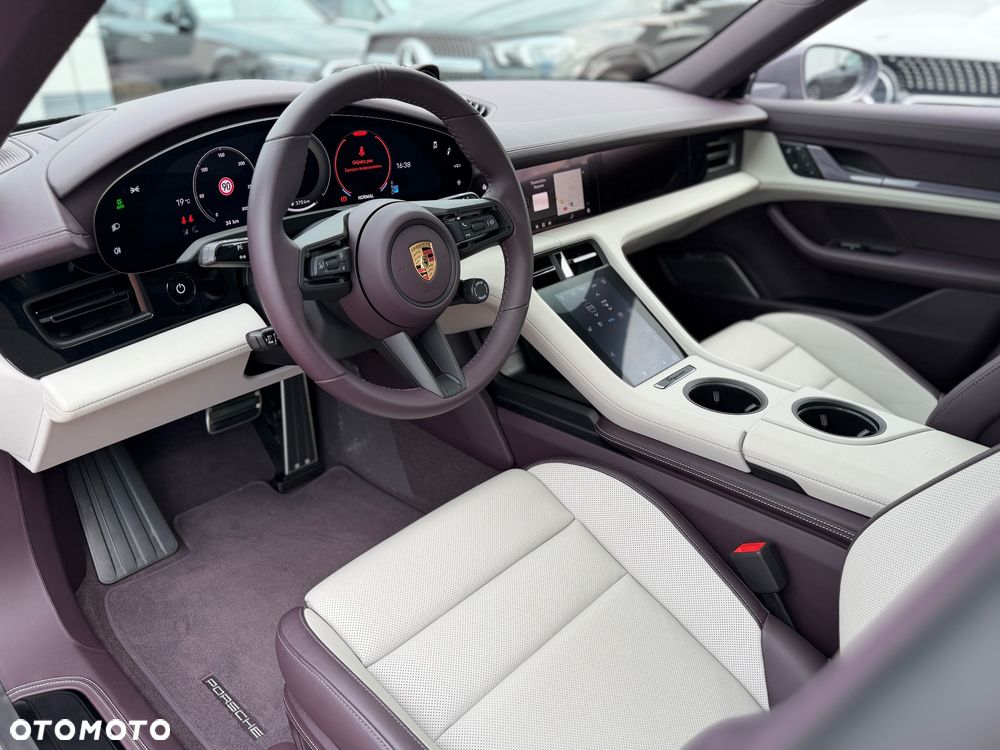 Porsche Taycan 105kWh Performance Plus - 9