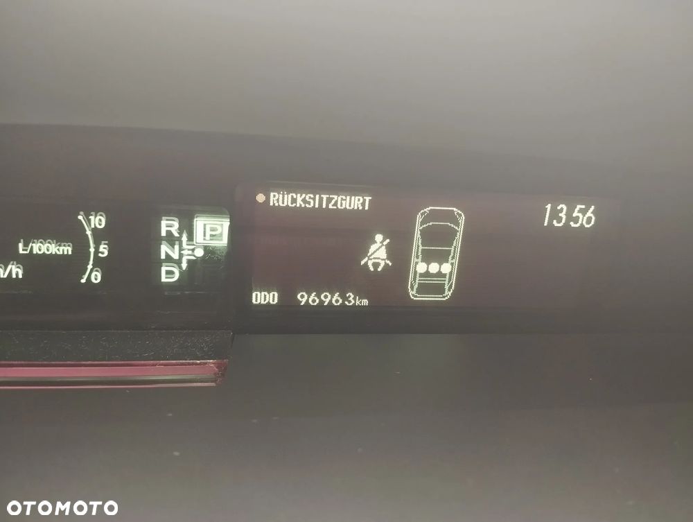 Toyota Prius (Hybrid) Comfort - 11