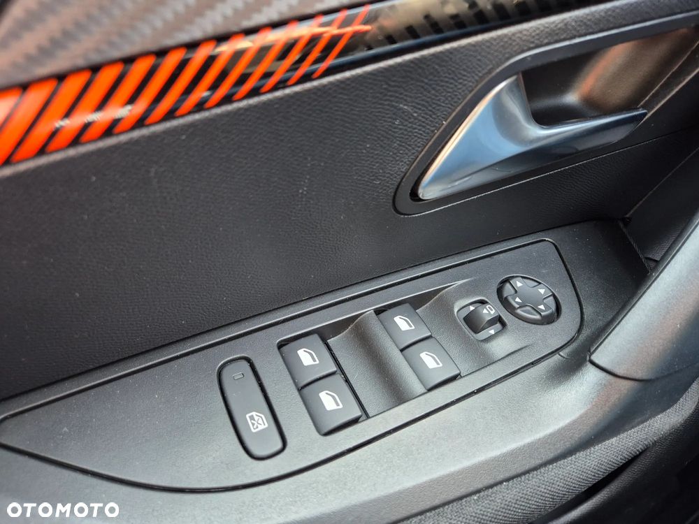 Peugeot 2008 1.2 PureTech Allure Pack S&S - 24