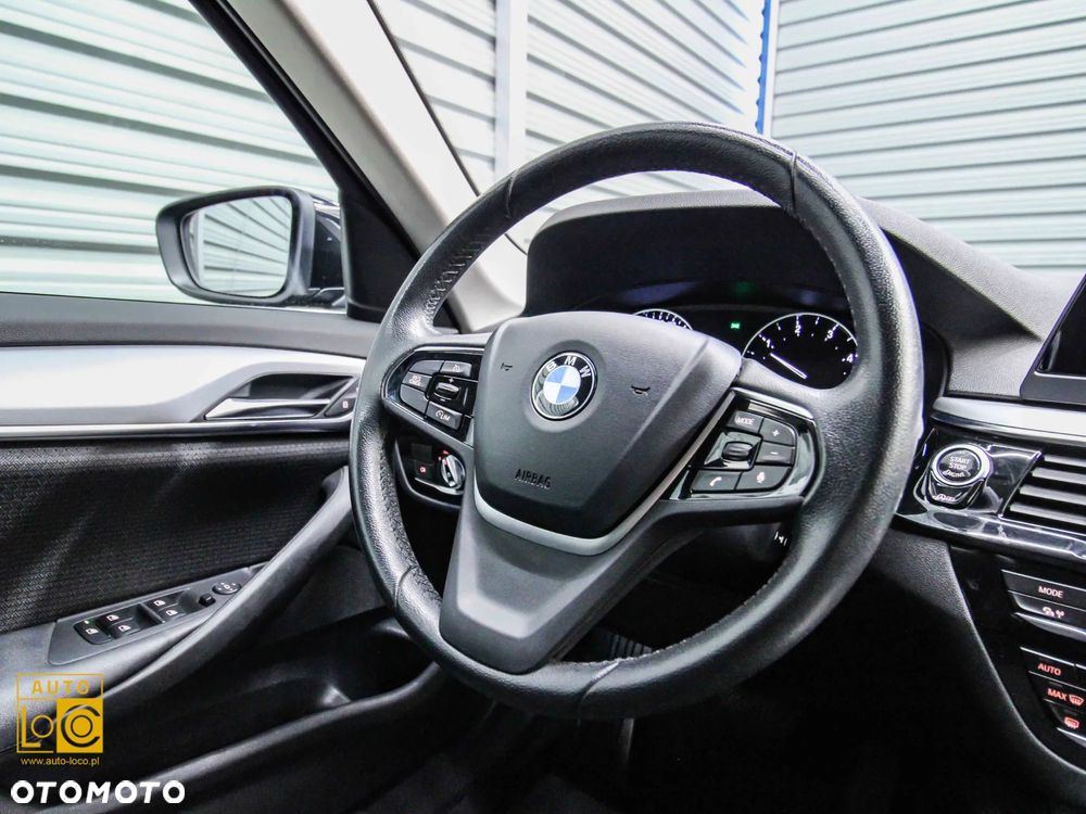 BMW Seria 5 518d - 26