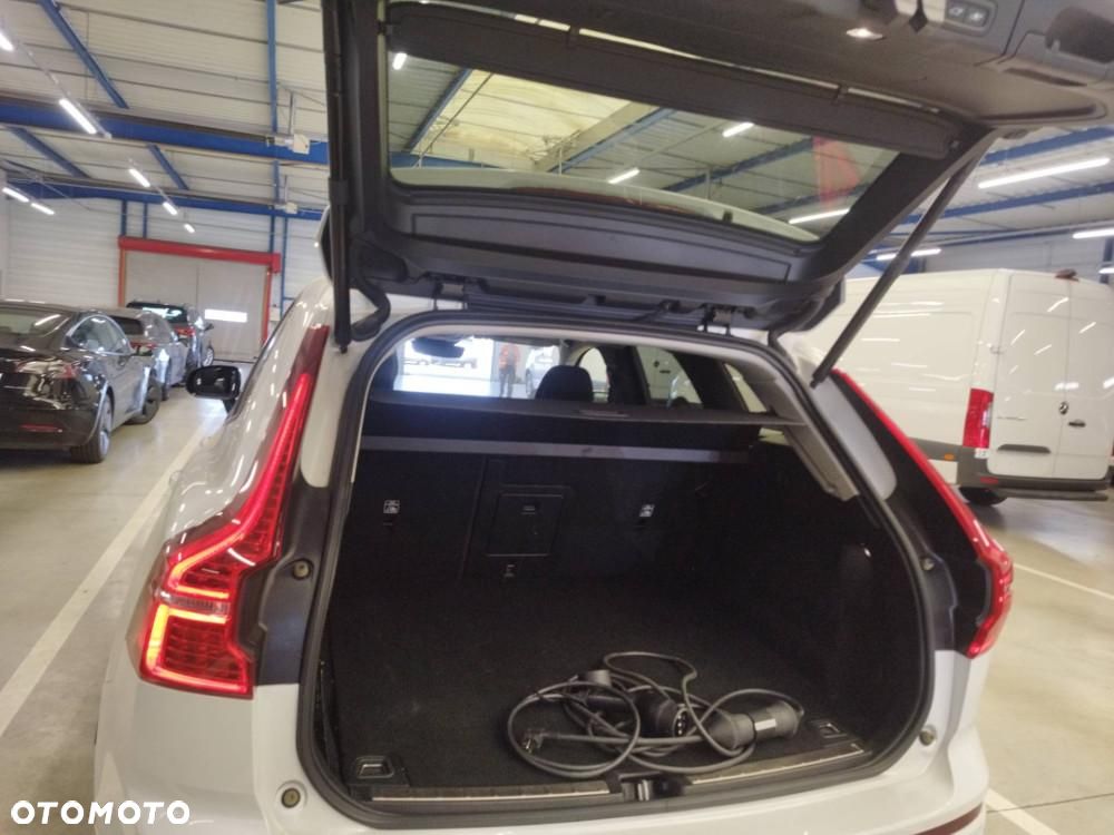 Volvo XC 60 T6 Plug-In Hybrid AWD R-Design - 4