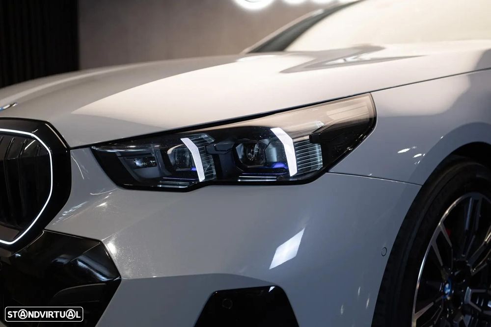 BMW 530 e Pack Desportivo M - 34