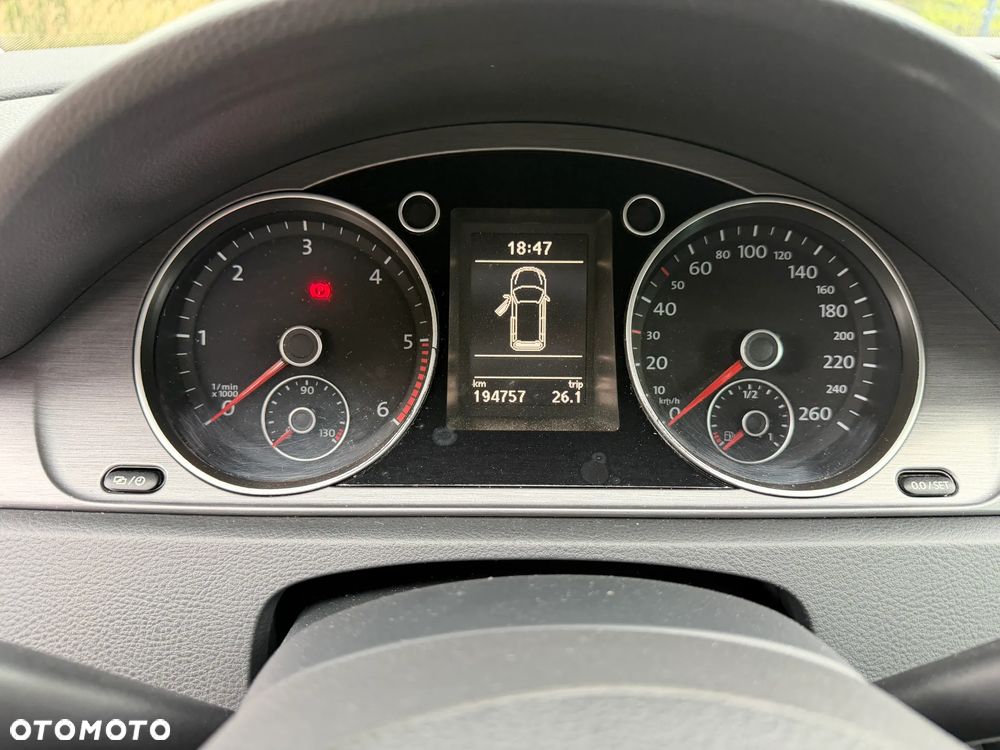 Volkswagen Passat 2.0 TDI Highline - 22