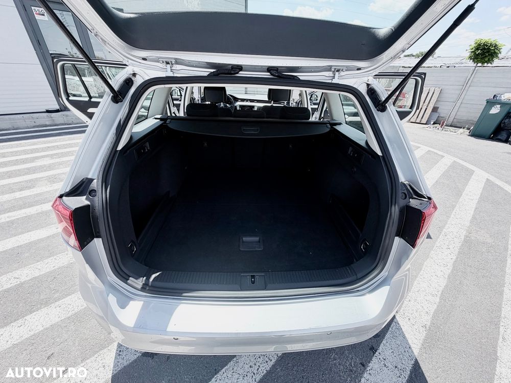 Volkswagen Passat - 4