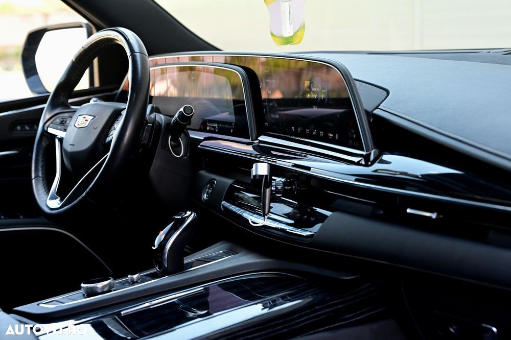 Cadillac Escalade 6.2 V8 AWD AT Platinum - 12