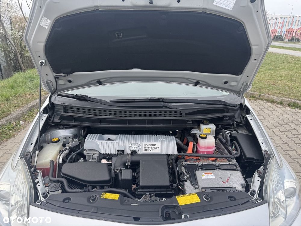 Toyota Prius (Hybrid) Executive - 9