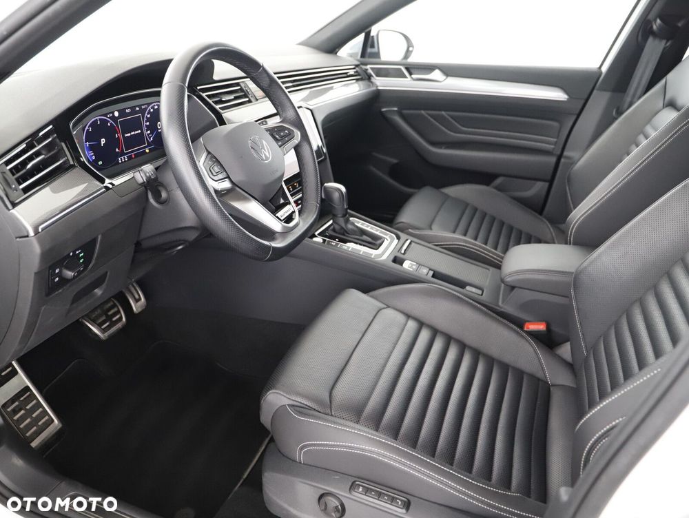 Volkswagen Passat - 11