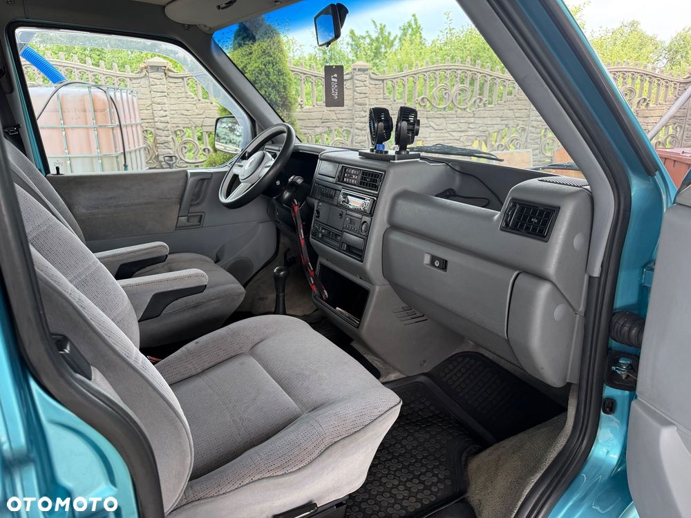 Volkswagen Multivan - 23