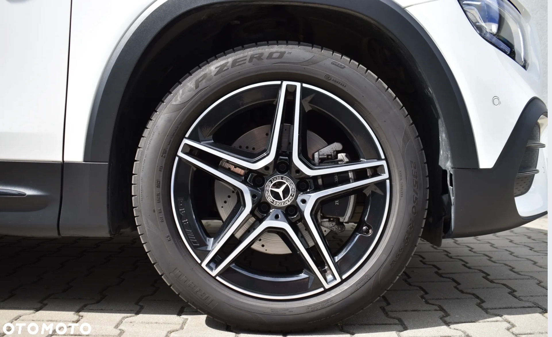 Mercedes-Benz GLB - 11