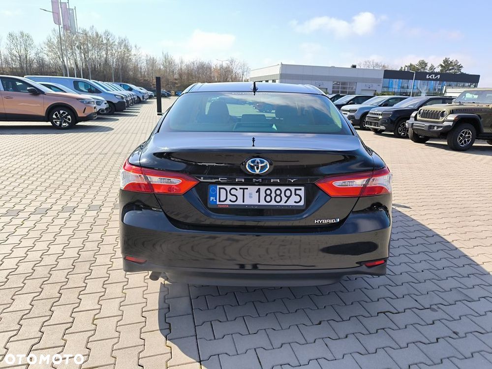 Toyota Camry - 8
