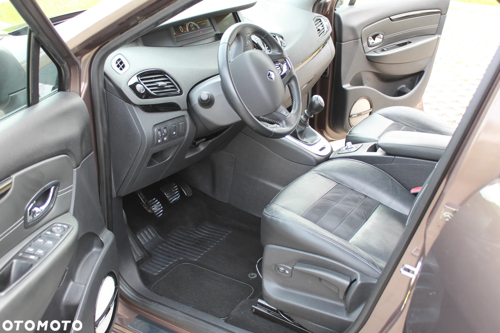 Renault Grand Scenic dCi 160 FAP Bose Edition - 24