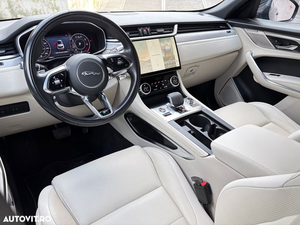 Jaguar F-Pace P250 AWD R-Dynamic SE - 5