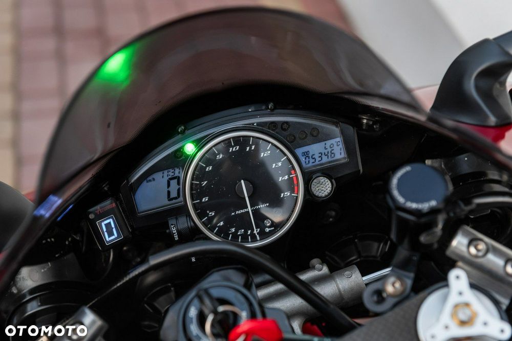 Yamaha R1 - 9