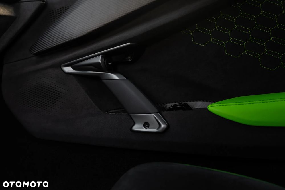 Lamborghini Revuelto - 22